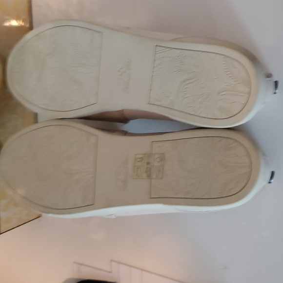 Tooled leather Patricia Nash slipons. Buff color, size 8M - Picture 4 of 5